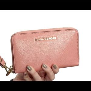 Michael Kors Jet Set Travel Wallet Phone Case